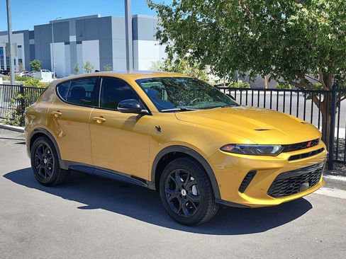 Used 2024 Dodge Hornet R/T w/ Tech Pack w/o Parking AWD/4WD image 2