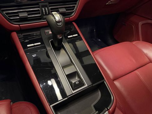 Certified 2023 Porsche Macan S image 19