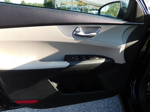 Used 2023 Kia Forte LXS FWD image 13
