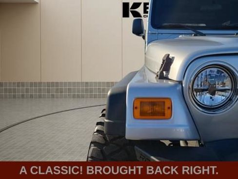 Used 2004 Jeep Wrangler 4WD image 11