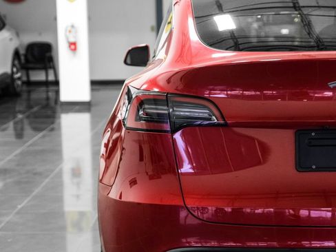 Used 2023 Tesla Model Y AWD image 45