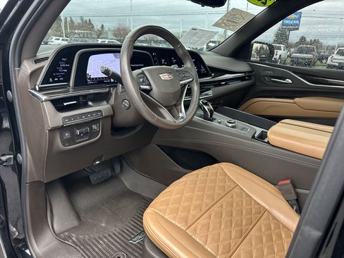 Used 2022 Cadillac Escalade Premium Luxury image 9