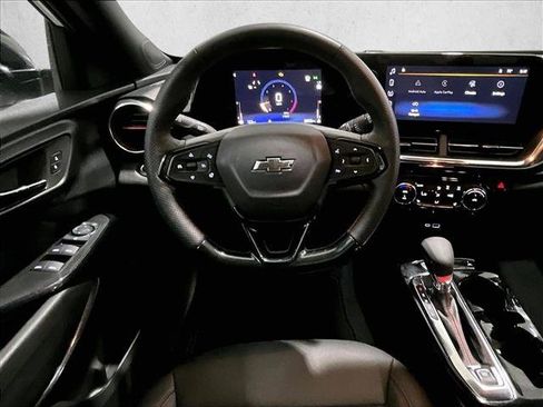 Used 2026 Chevrolet Trax RS FWD image 7