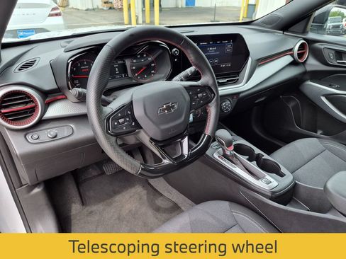 Used 2026 Chevrolet Trax RS FWD image 32