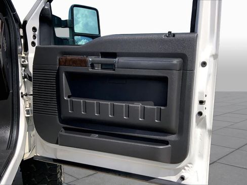 Used 2015 Ford F250 Platinum w/ FX4 Off-Road Package AWD/4WD image 22