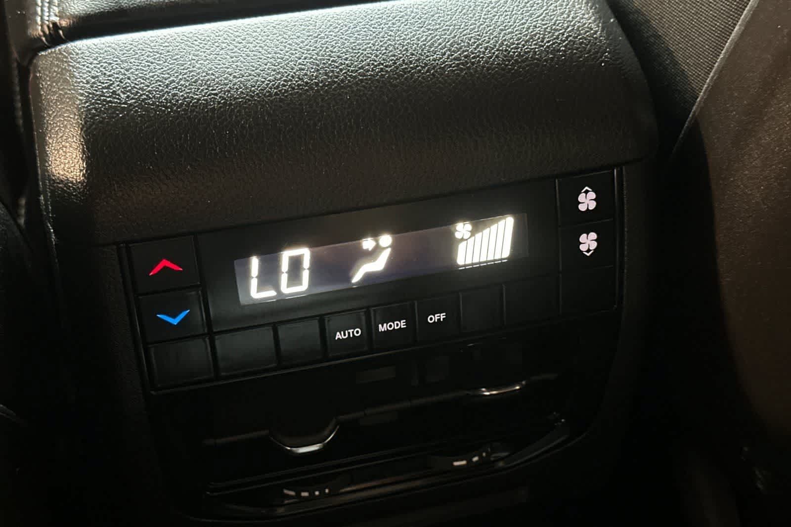 Used 2024 Jeep Grand Cherokee L Laredo RWD image 15