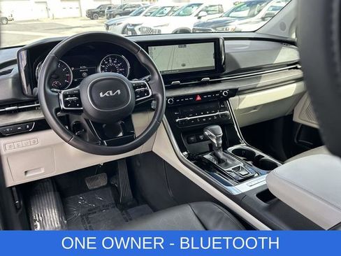Used 2024 Kia Carnival EX image 2
