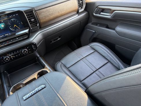 Used 2025 Chevrolet Silverado 2500 High Country w/ High Country Premium Package AWD/4WD image 17