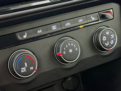 Certified 2022 Volkswagen Taos SE image 19