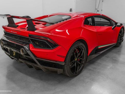 Used 2018 Lamborghini Huracan Performante AWD/4WD image 19
