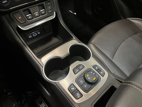 Used 2020 GMC Terrain Denali w/ Denali Premium Package AWD/4WD image 7
