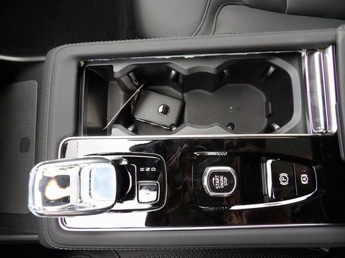 New 2026 Volvo XC90 B6 Plus w/ Protection Package Premier AWD/4WD image 20