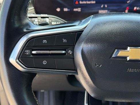 Used 2025 Chevrolet Traverse LT AWD/4WD image 17