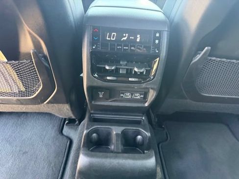 Used 2024 Jeep Grand Cherokee L Limited AWD/4WD image 15