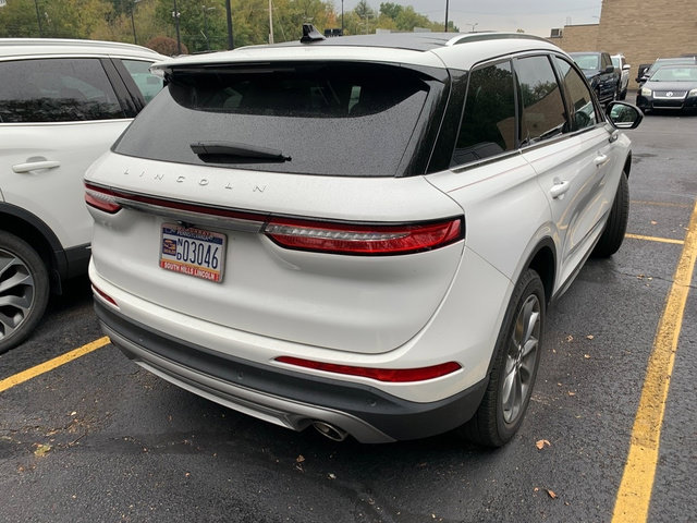 Used 2022 Lincoln Corsair AWD w/ Premium Package image 4