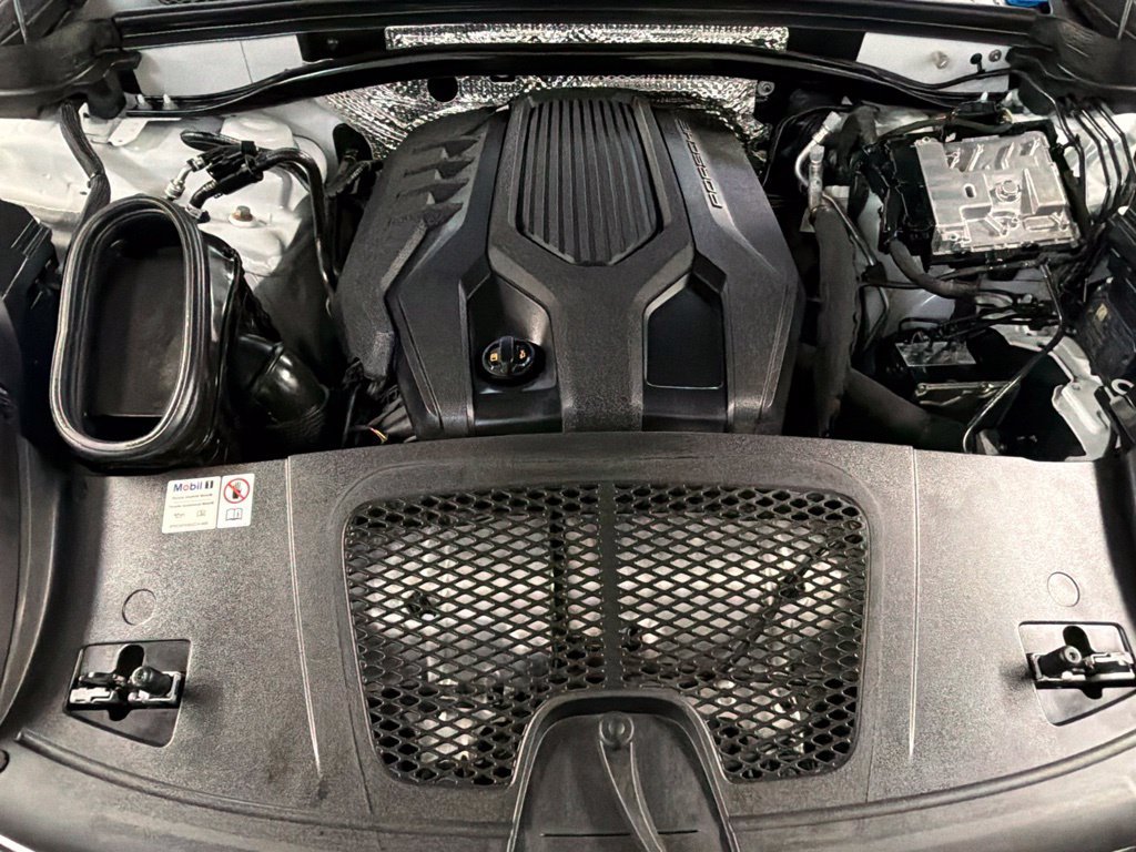 Used 2024 Porsche Macan AWD/4WD image 37