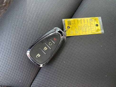 Used 2024 Chevrolet Trax RS w/ Sunroof Package FWD image 23
