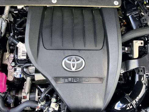 Used 2024 Toyota Highlander XLE FWD image 32