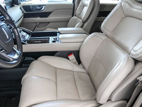 Used 2019 Lincoln Navigator Select w/ Technology Package RWD image 19