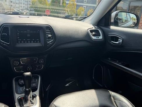 Used 2018 Jeep Compass Latitude w/ Popular Equipment Group AWD/4WD image 28