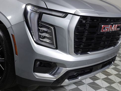Used 2025 GMC Yukon Denali w/ Sun & Power Step Package AWD/4WD image 42