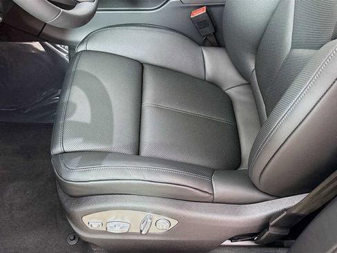 New 2025 Porsche Macan image 15