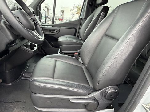 Used 2024 Mercedes-Benz Sprinter 2500 image 21