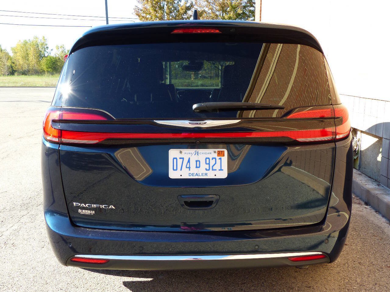 Used 2025 Chrysler Pacifica Select FWD image 9