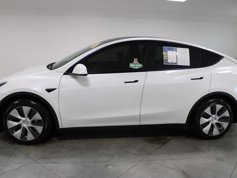 Used 2021 Tesla Model Y Long Range image 6