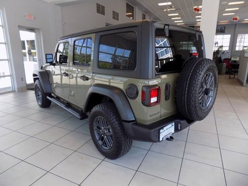 Used 2025 Jeep Wrangler Unlimited Sport AWD/4WD image 5