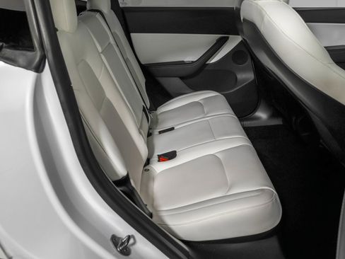 Used 2020 Tesla Model Y Long Range image 38