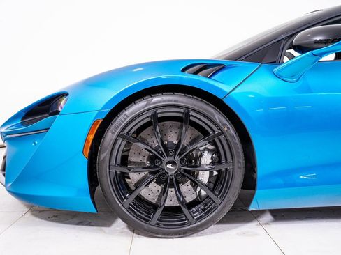 Used 2024 McLaren Artura RWD image 12