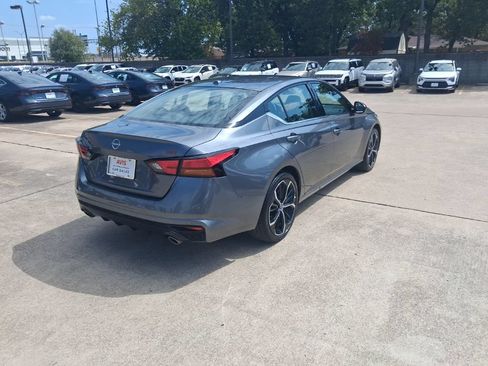 Used 2025 Nissan Altima 2.5 SR FWD image 7