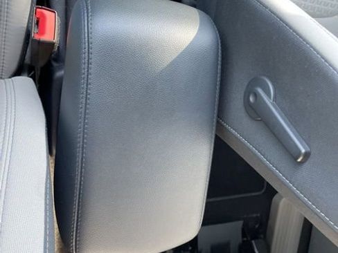 Used 2023 Ford Transit Connect XLT image 34