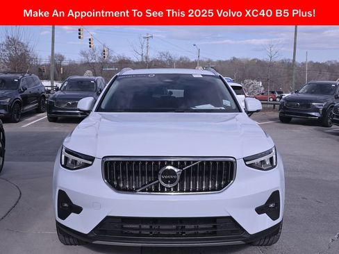 Certified 2025 Volvo XC40 B5 Plus image 2