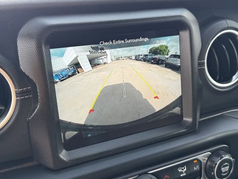 Used 2023 Jeep Wrangler Unlimited Sahara w/ Cold Weather Group AWD/4WD image 19
