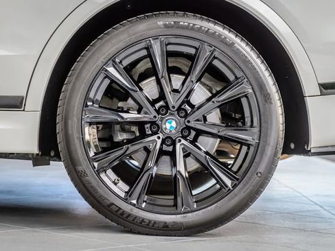 Used 2020 BMW X7 xDrive40i w/ M Sport Package AWD/4WD image 16