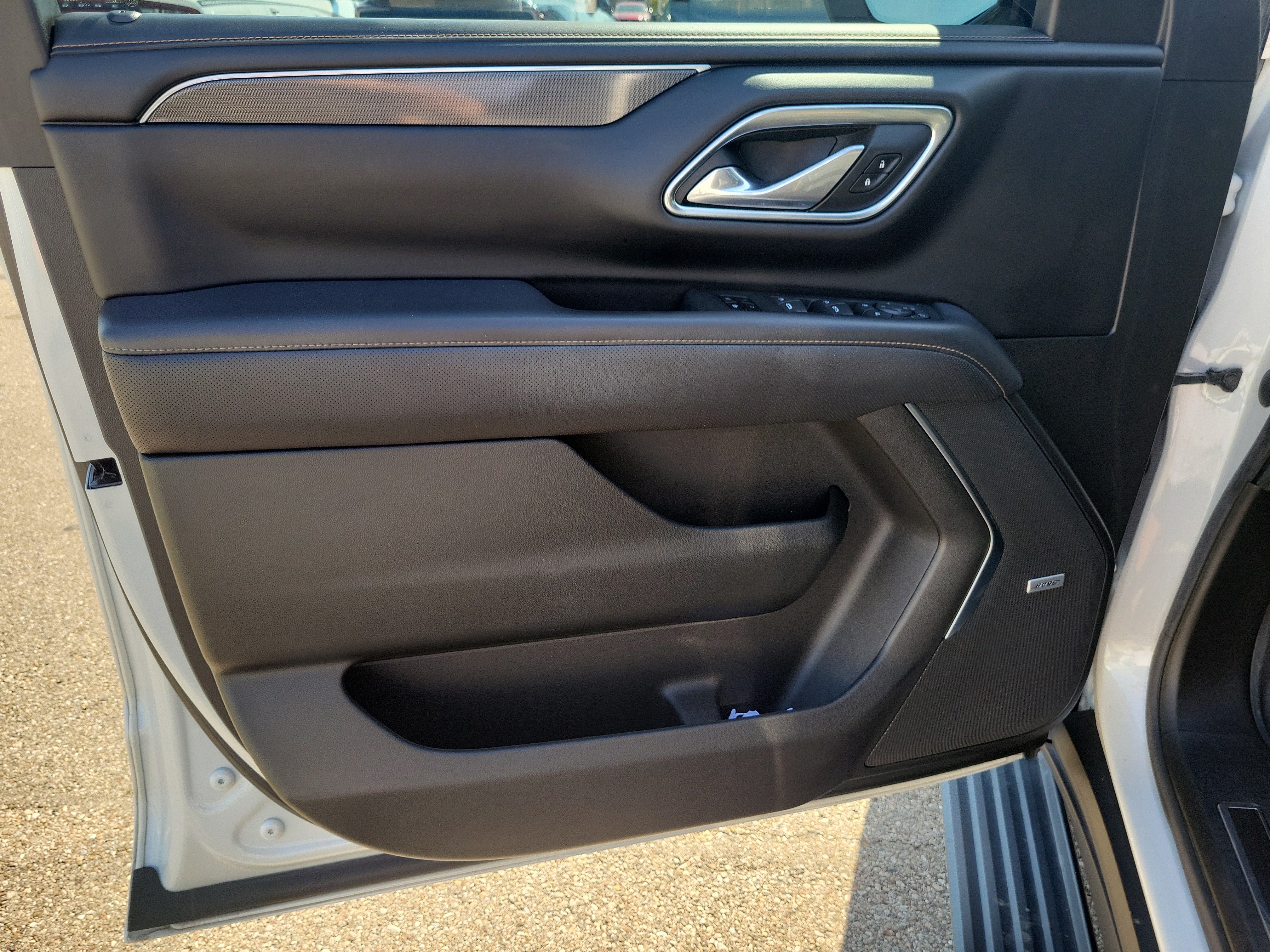 Used 2022 GMC Yukon AT4 w/ AT4 Premium Package AWD/4WD image 19