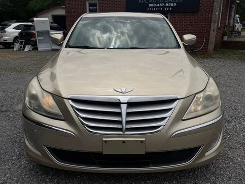 Used 2012 Hyundai Genesis 3.8 w/ Premium Pkg RWD image 2