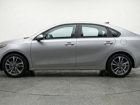 Used 2024 Kia Forte LXS FWD image 5