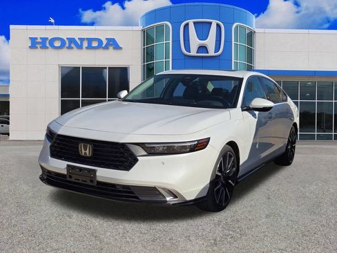 Used 2023 Honda Accord Touring image 3