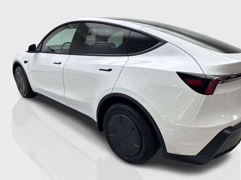 Used 2026 Tesla Model Y 2WD image 14