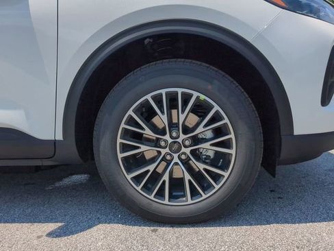 Used 2024 Ford Escape SE image 10