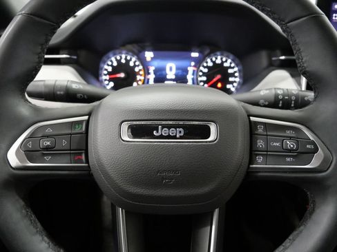Used 2025 Jeep Compass Limited AWD/4WD image 15