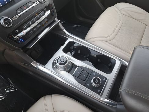 Used 2020 Ford Explorer Platinum w/ Premium Technology Package AWD/4WD image 27