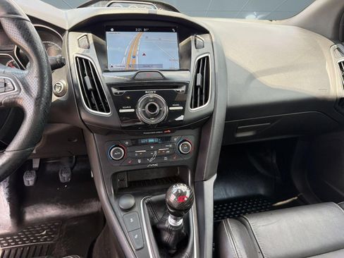 Used 2018 Ford Focus ST w/ Equipment Group 402A FWD image 18