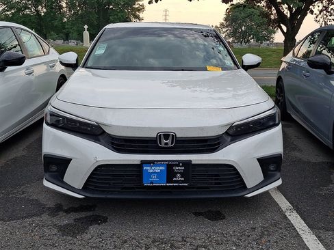 Used 2024 Honda Civic Touring image 2