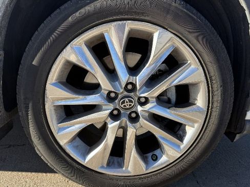 Used 2020 Toyota Highlander Limited image 23