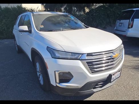 Used 2023 Chevrolet Traverse LT FWD image 2