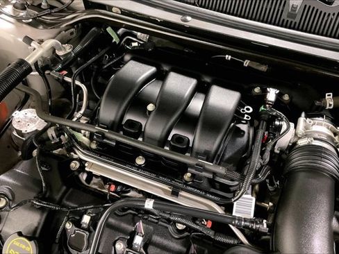 Used 2018 Ford Taurus SE FWD image 30